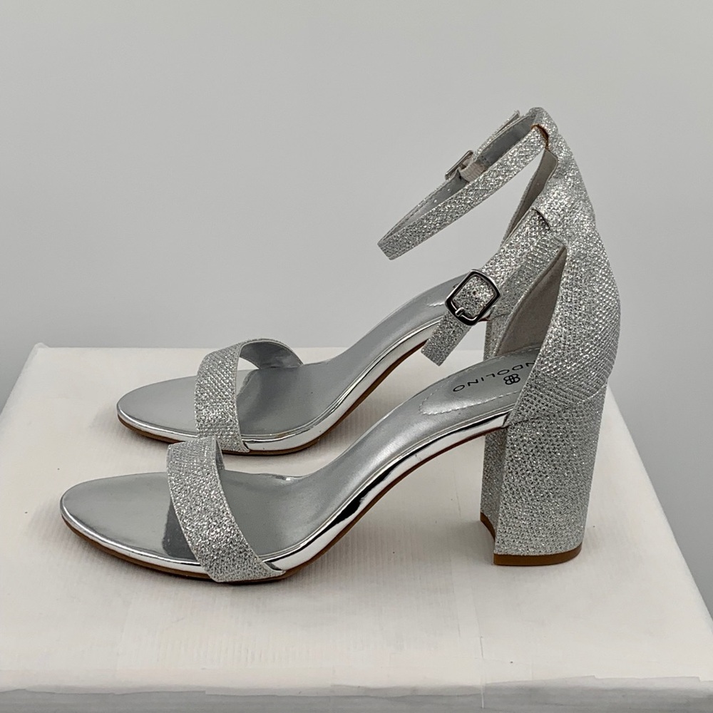NWT Bandolino Women’s Armory Ankle Strap Silver Sandals Shoes - Picture 6 of 9